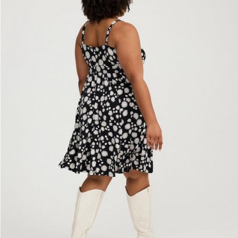torrid Black Midi Dress with White Daisy Print - Picture 3 of 10